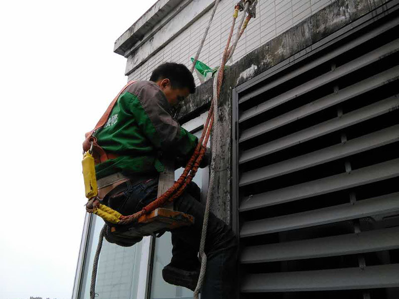 窗臺防水堵漏方法科普，接縫處理到位防